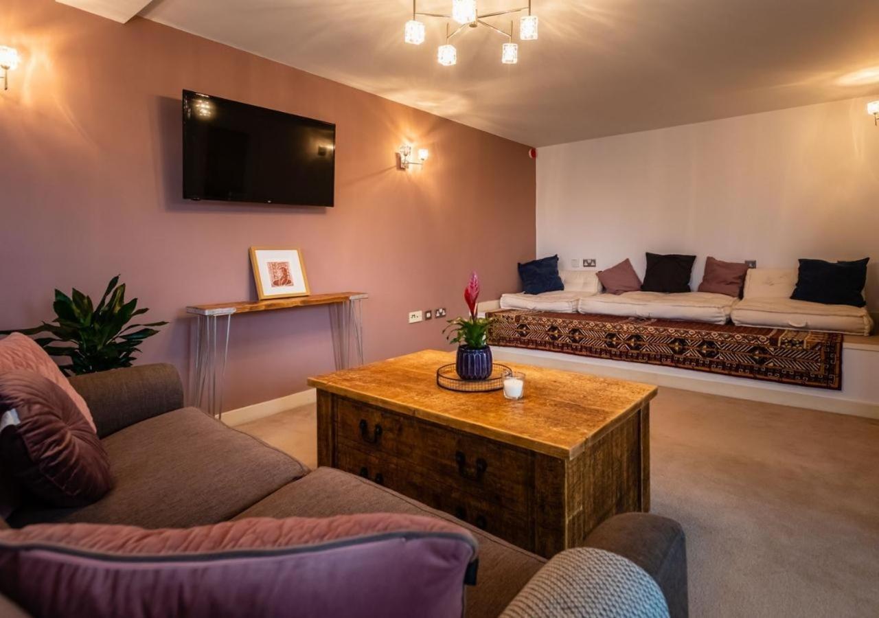 Lux Duplex Apartment 19Th Century Chapel Wakefield Centre מראה חיצוני תמונה