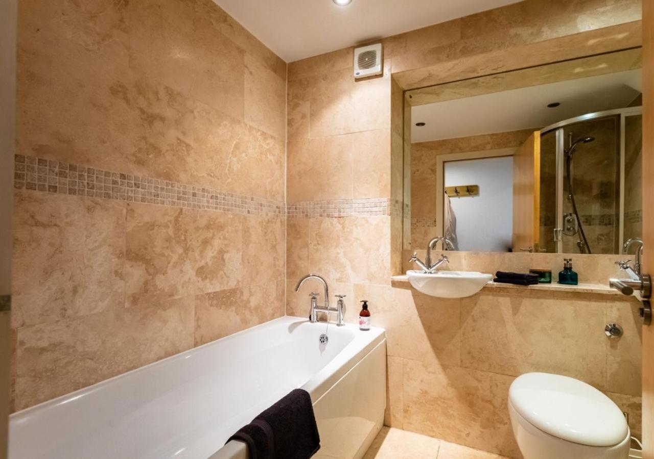 Lux Duplex Apartment 19Th Century Chapel Wakefield Centre מראה חיצוני תמונה