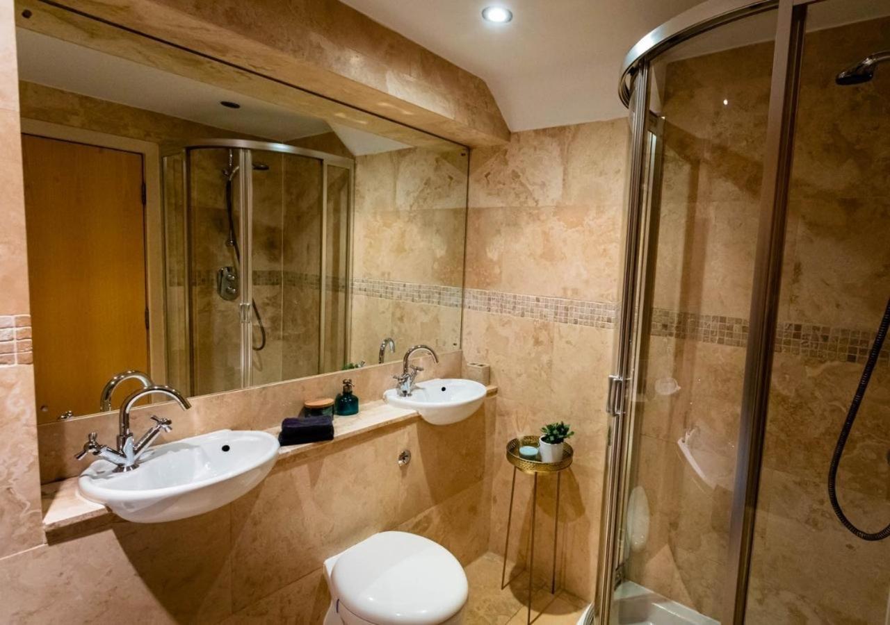 Lux Duplex Apartment 19Th Century Chapel Wakefield Centre מראה חיצוני תמונה